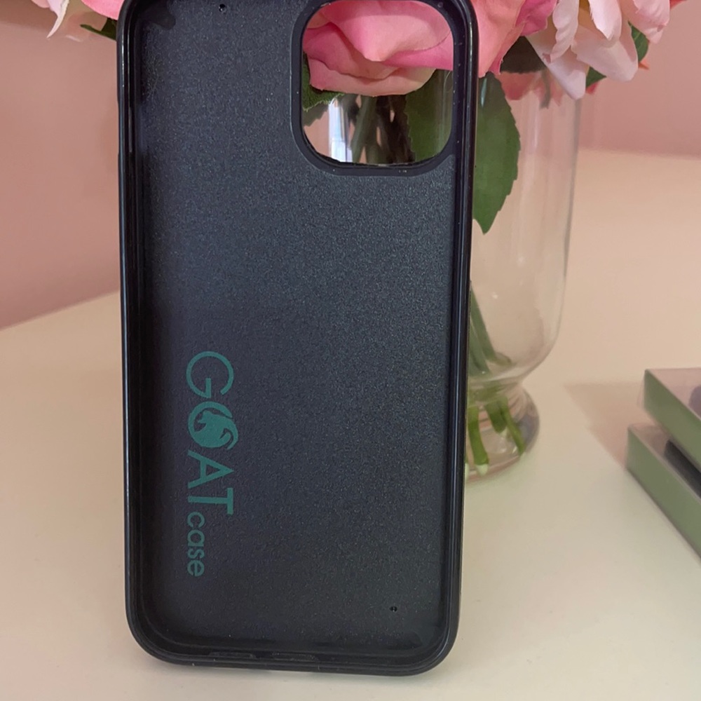 EUC Goat 12 Pro Max phone Case with pop socket